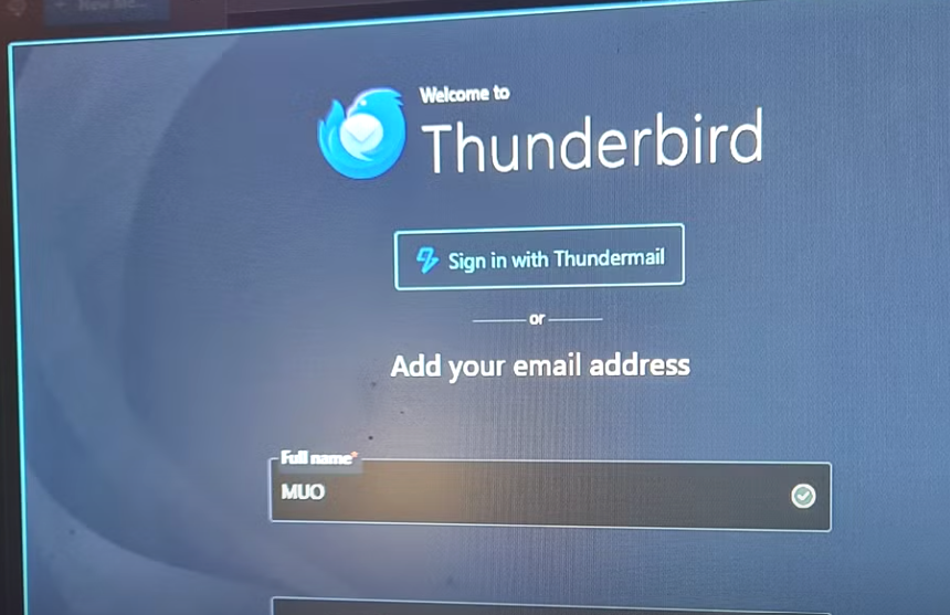 Outlook ve Mailbird denedim, iş hesabı çoğalınca yine Thunderbird’e döndüm