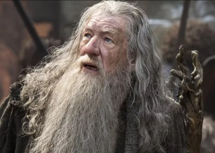 Ian McKellen, Gollum’un Peşinde filminde Gandalf olarak ilk kez gri şapkayla göründü