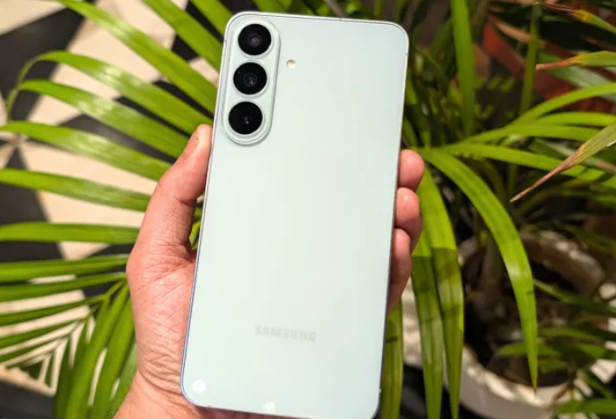 Samsung Galaxy S26 FE incelemesi: beğendiğim altı özellik, daha iyi olmasını istediğim beşli