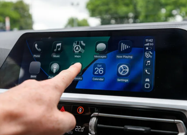 CarPlay uygulamayı ekrana taşır, CarPlay Ultra klima ve göstergeyi de aynı arayüzde tutar