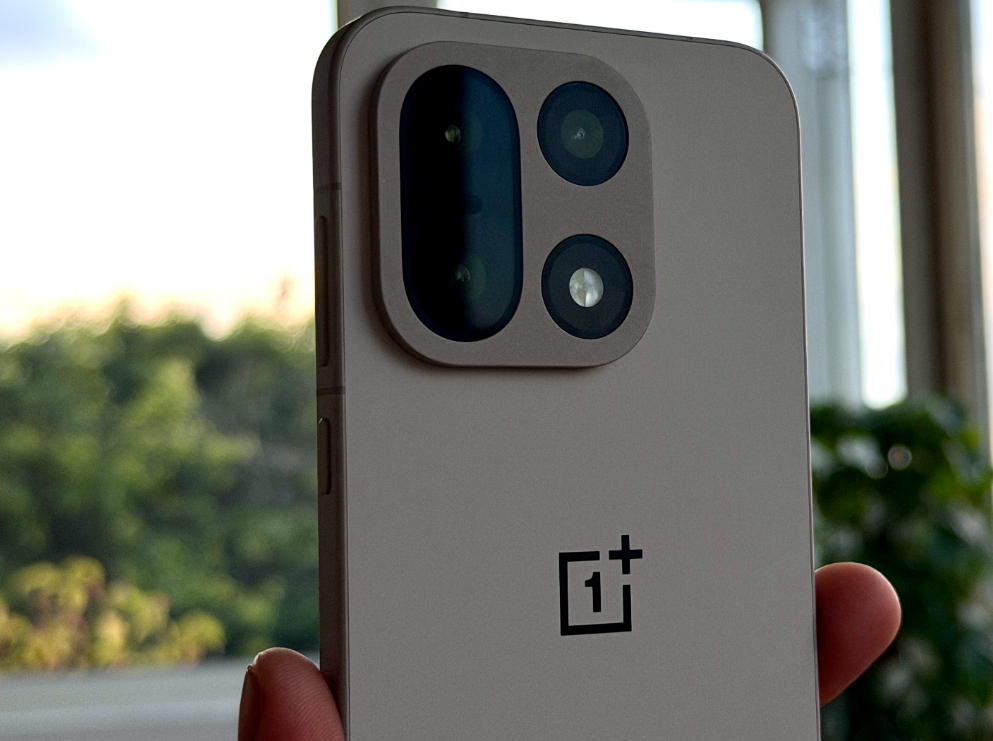 OnePlus 16 ekranıyla Samsung’a meydan okuyabilir