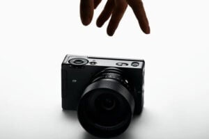 Sigma FP2 Tam Kare Fotoğraf Makinesini Duyurdu: Kısmi Yığınlı Sensör, 6K Video ve Kompakt Gövde