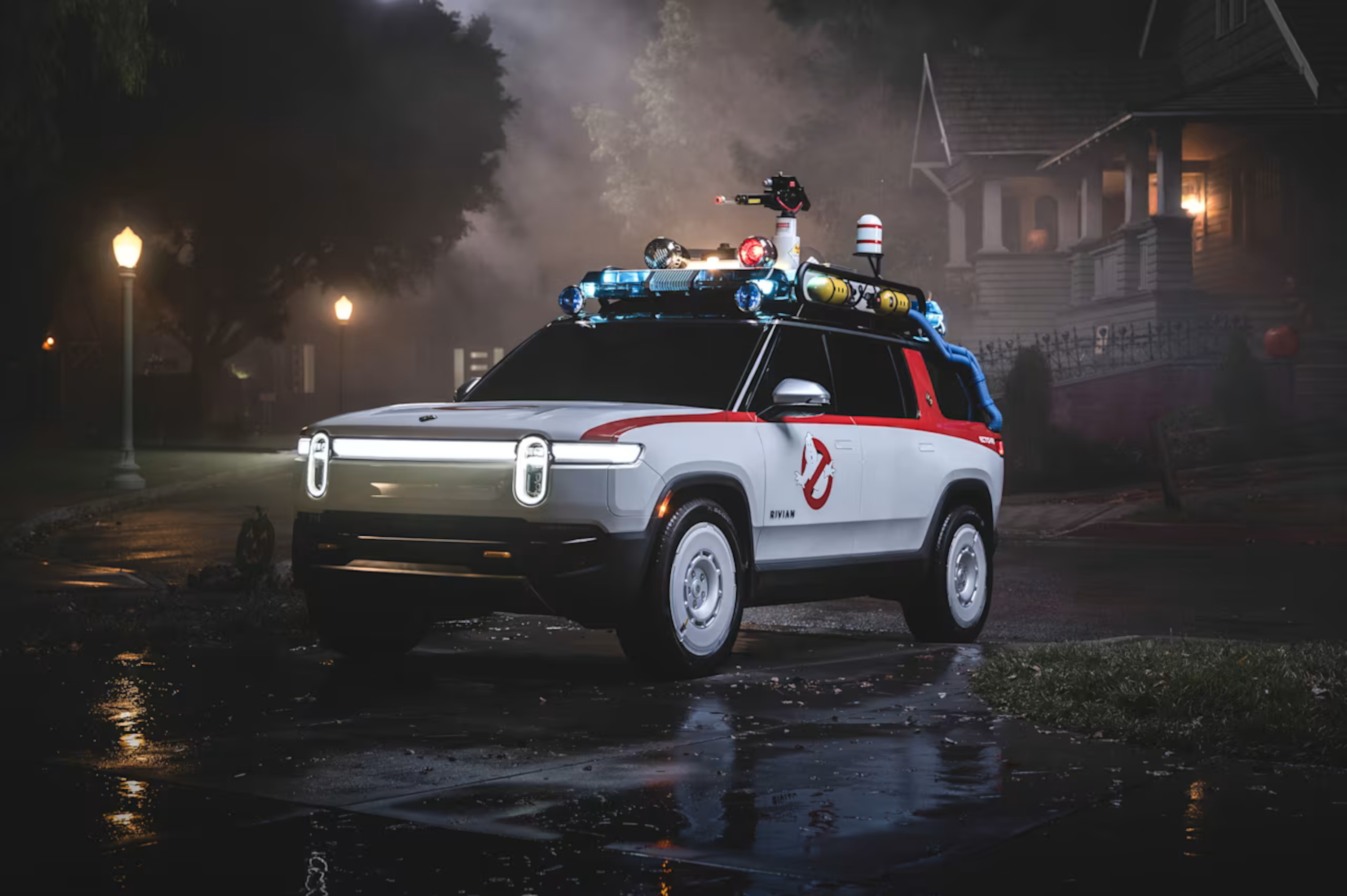 Rivian'dan Cadılar Bayramına Özel Hayalet Avcıları Güncellemesi: Elektrikli Araçlar 2 Kasım'a Kadar Ecto-1'e Dönüşüyor