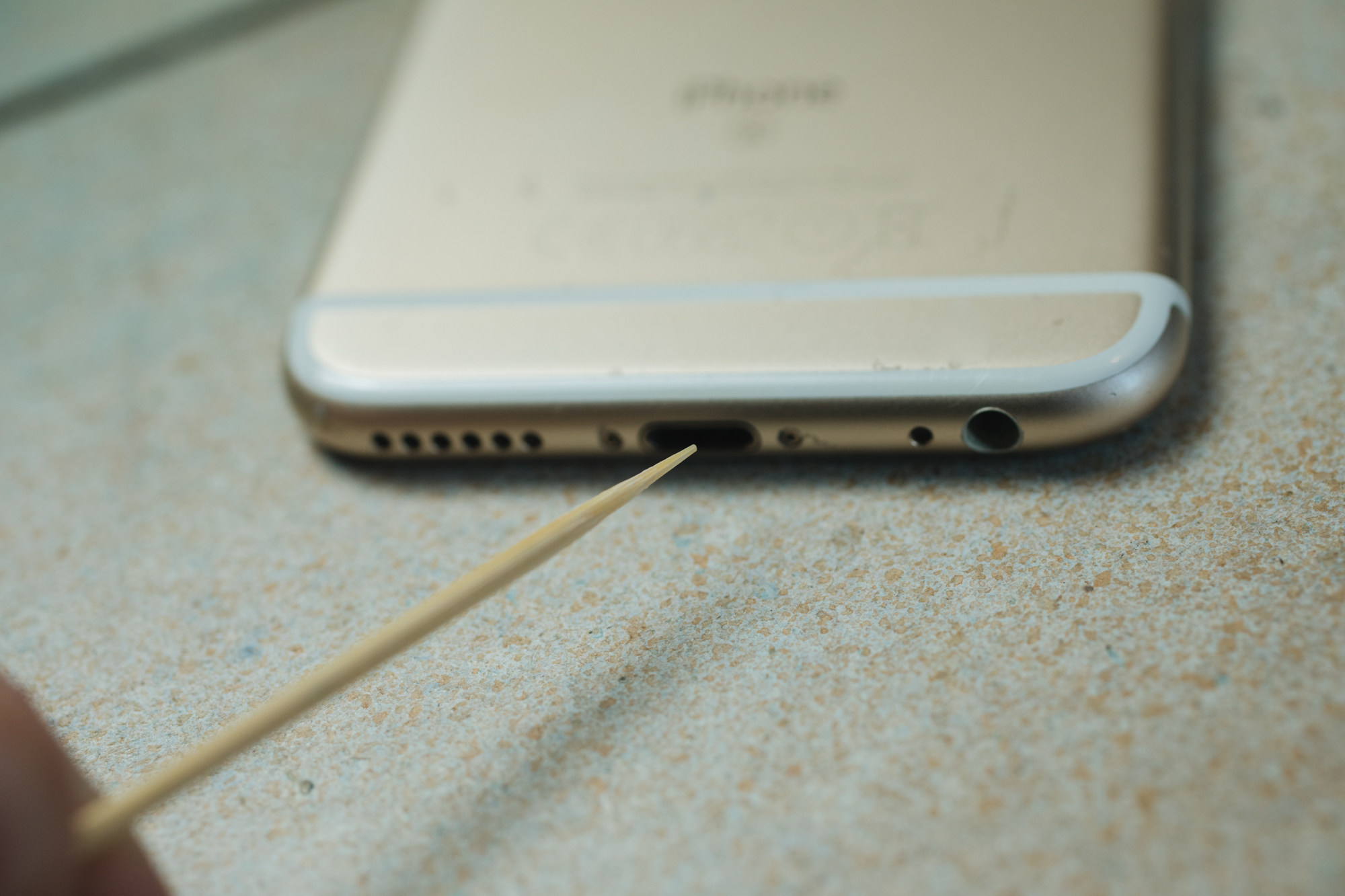 iPhone Şarj Almıyordu, Basit Bir Yöntemle Sorunu Anında Çözdüm
