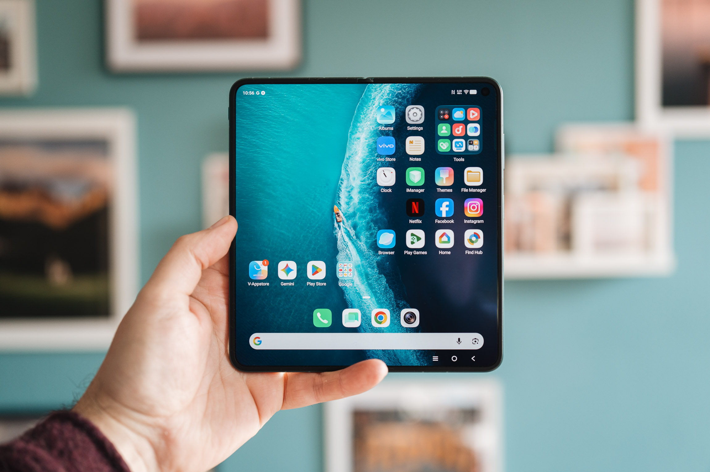Vivo X Fold 6'nın En Sevdiğim Yönü O Güzel Mavi Rengi
